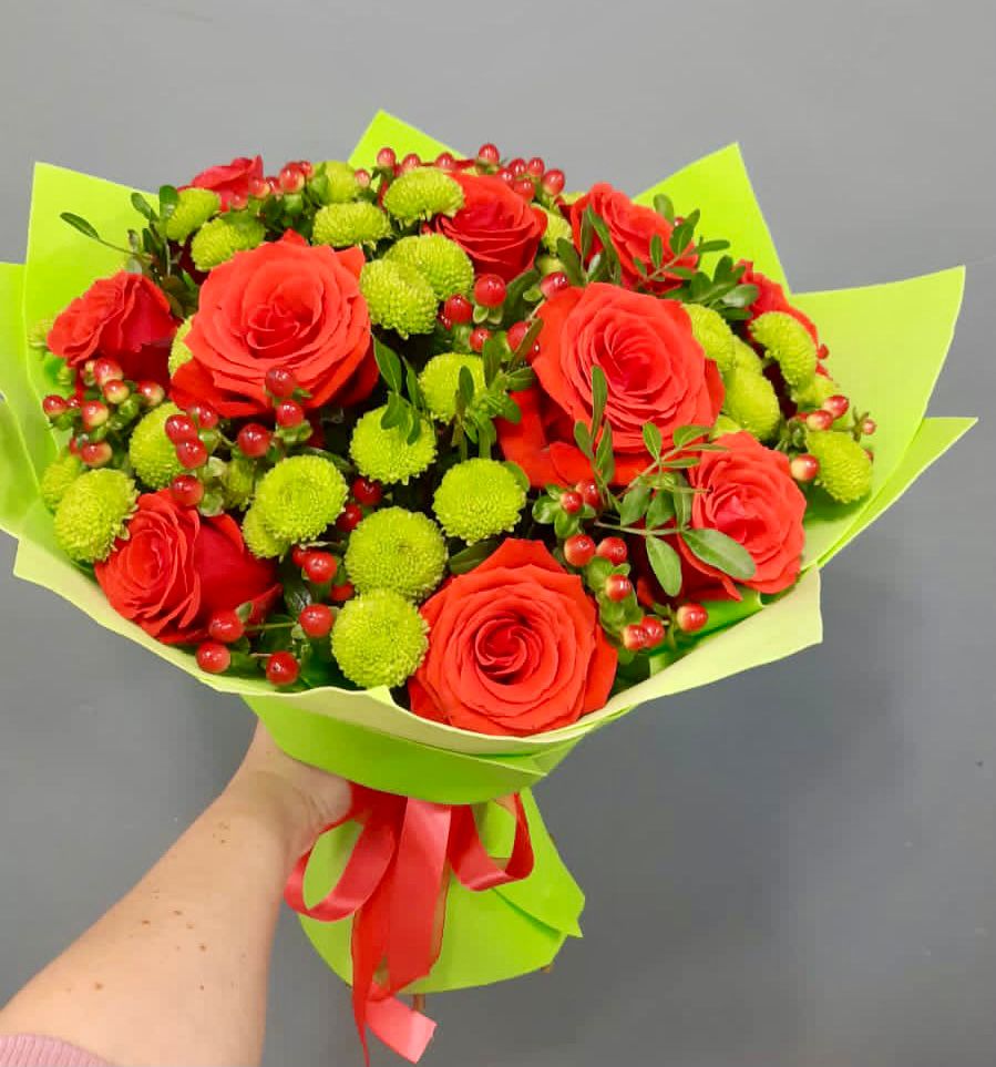 Букет цветов из: Хризантемы и Розы в Шарлык