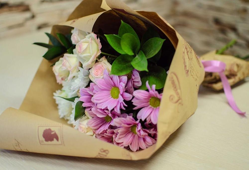 Букет цветов из: Розы и Хризантемы в Шарлык