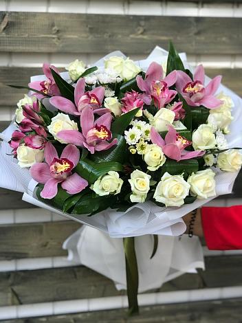 Букет цветов из: Розы и Хризантемы в Шарлык