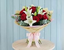 Букет цветов из:  Лилии и Розы в Шарлык