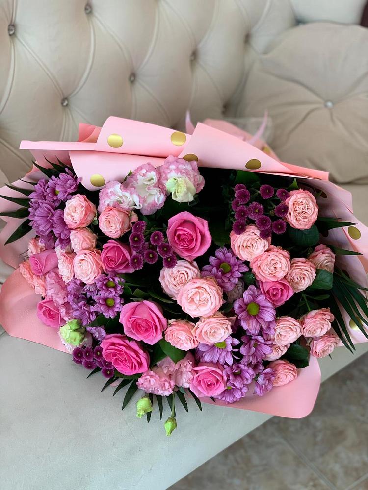 Букет цветов из: Хризантемы, Розы и Лизиантусы в Шарлык