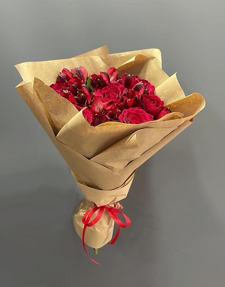 Букет цветов из: Альстромерии и Розы в Шарлык