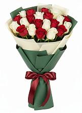 Букет Микс из красных и белых роз в Шарлык