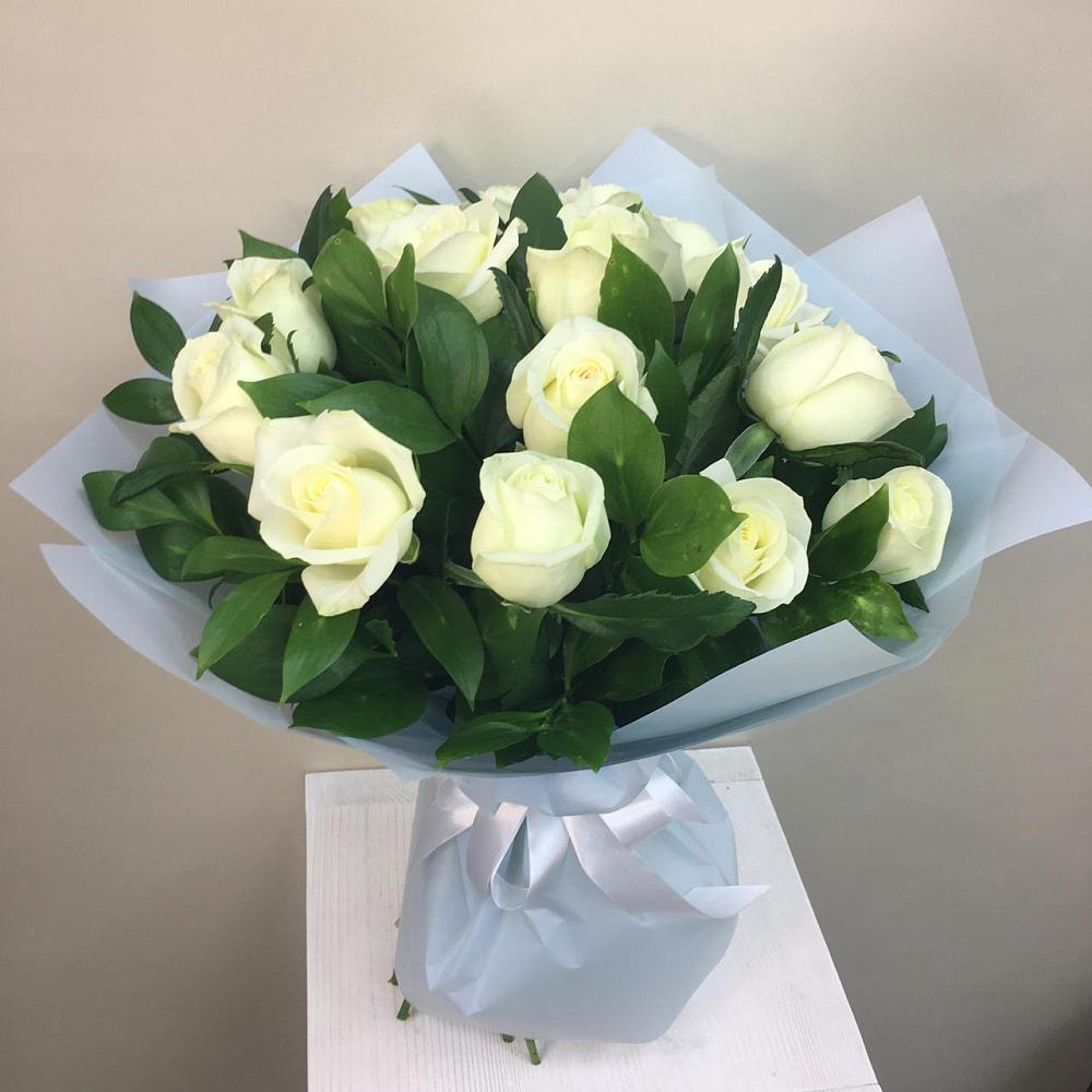 Букет 15 Белых роз Проуд в Шарлык