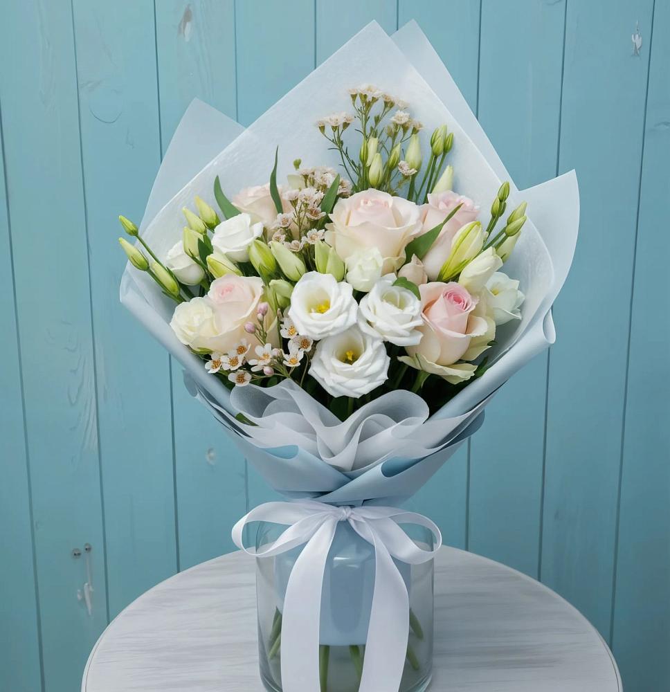 Букет цветов из: Розы и Лизиантусы в Шарлык