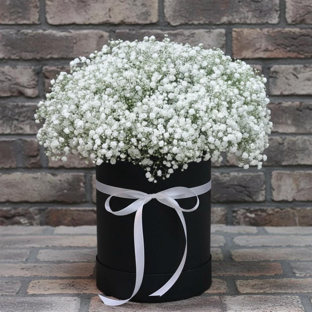 Цветочная композиция из Гипсофила в шляпной коробке в Шарлык