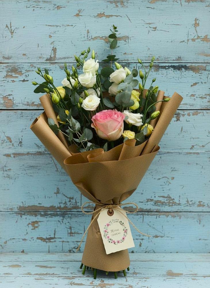 Букет цветов из: Розы и Лизиантусы в Шарлык