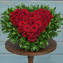 Цветочная композиция из Розы в виде сердца в Шарлык