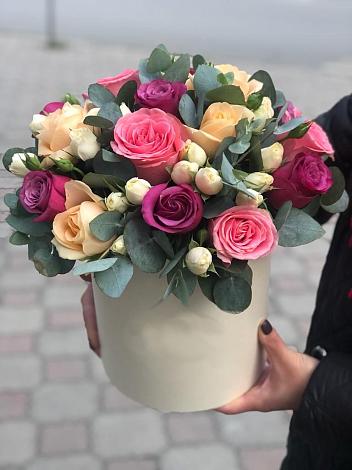 Цветочная композиция из Розы в шляпной коробке в Шарлык