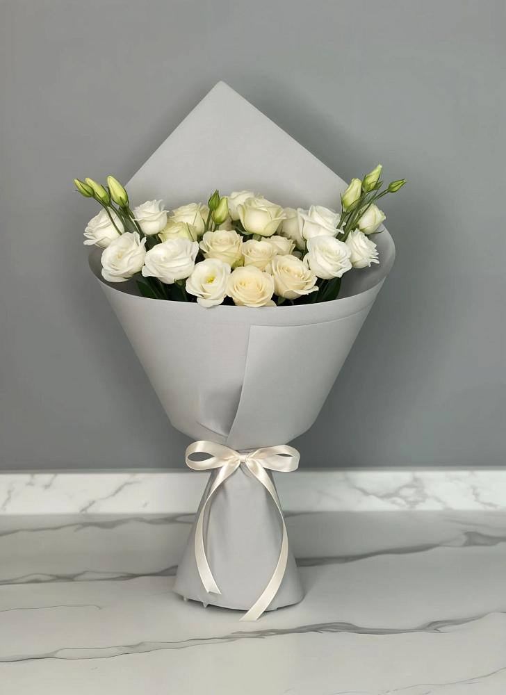 Букет цветов из: Розы и Лизиантусы в Шарлык