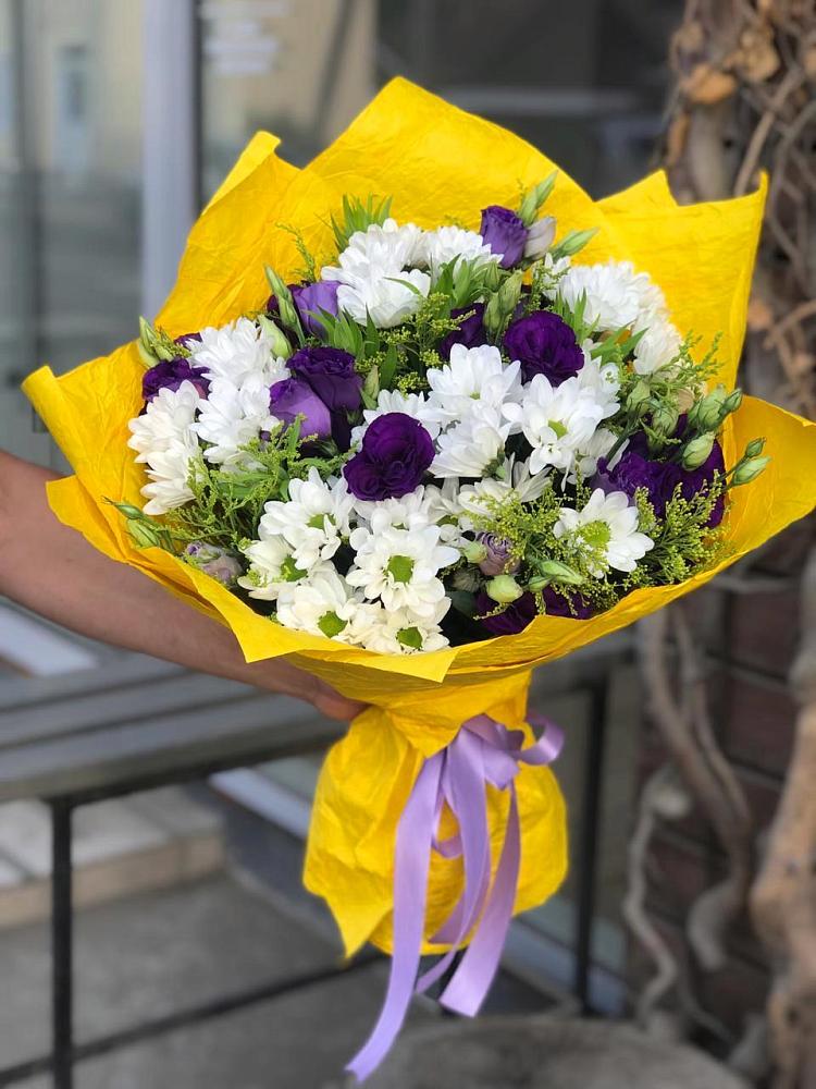 Букет цветов из: Ирисы, Хризантемы и Ромашки в Шарлык