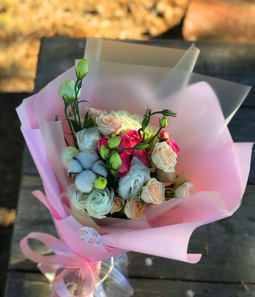 Букет цветов из: Розы и Лизиантусы в Шарлык