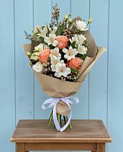 Букет цветов из:  Альстромерии, Лизиантусы, Розы и Хризантемы в Шарлык