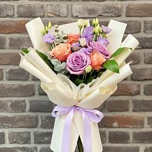 Букет цветов из:  Лизиантусы и Розы в Шарлык