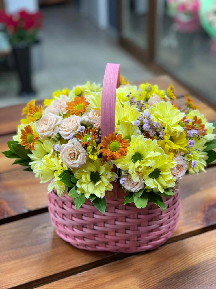 Цветочная композиция из Хризантемы и Розы в корзине в Шарлык
