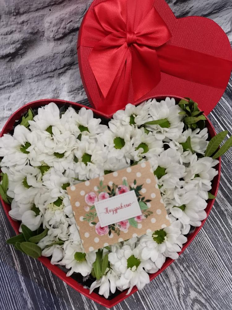 Цветочная композиция из Хризантемы в виде сердца в Шарлык