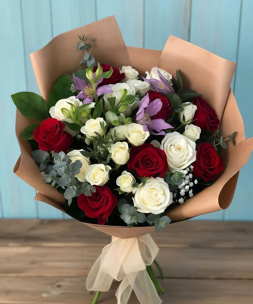 Букет цветов из: Розы и Альстромерии в Шарлык