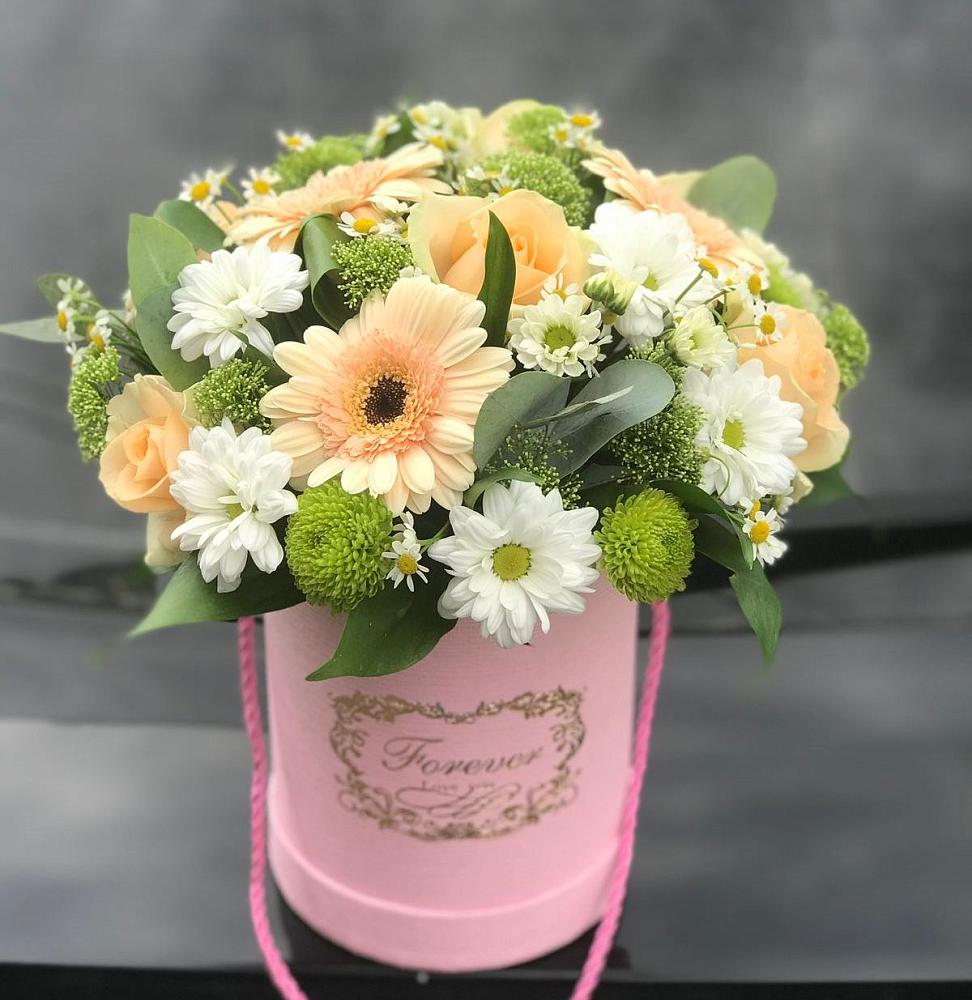 Цветочная композиция из Розы, Герберы и Хризантемы в шляпной коробке в Шарлык