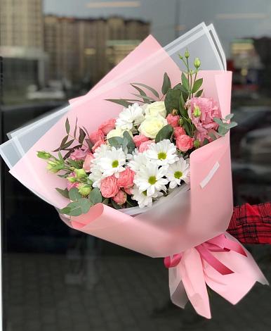 Букет цветов из: Розы, Лизиантусы и Хризантемы в Шарлык
